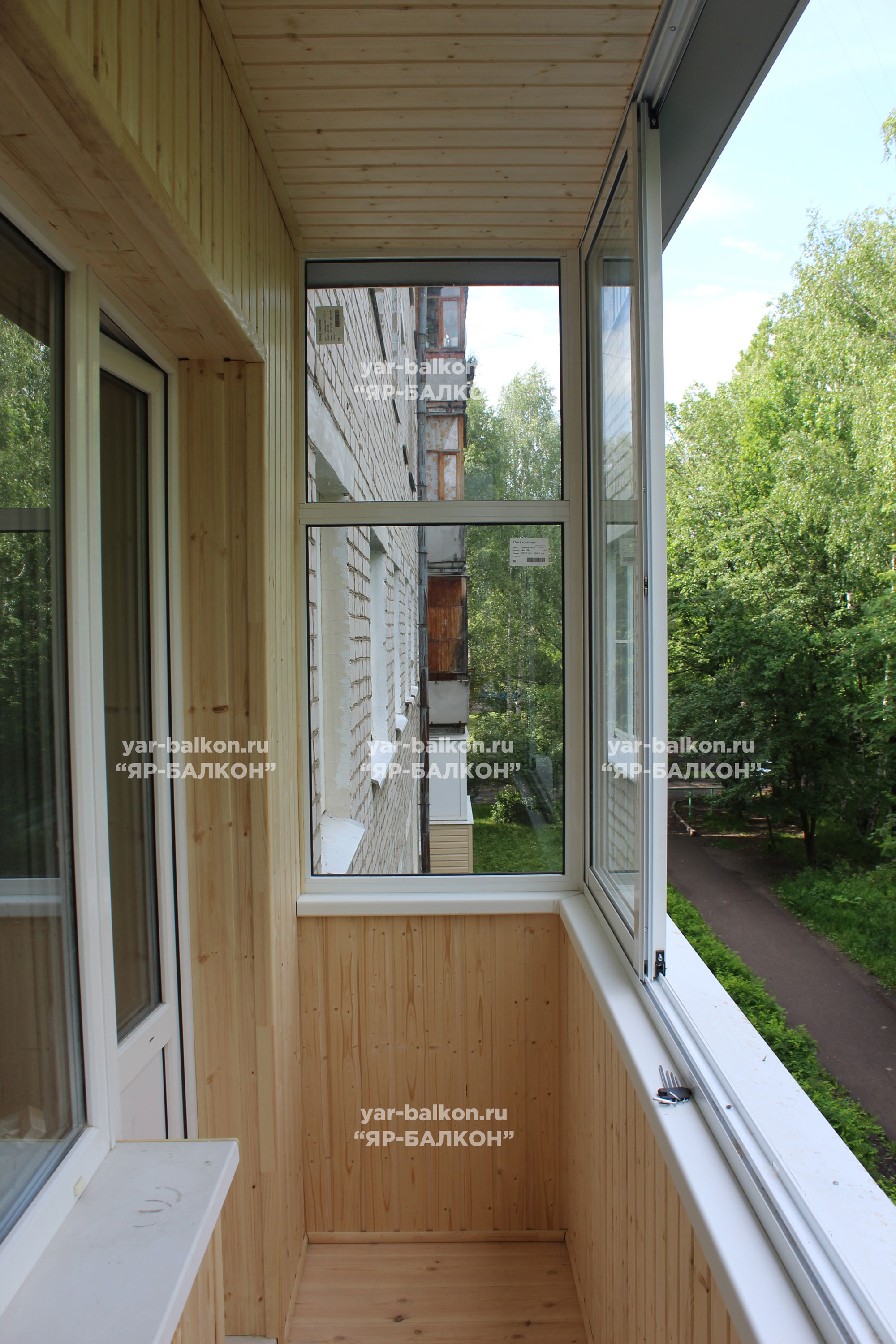 Остекление и отделка под ключ хрущевского балкона