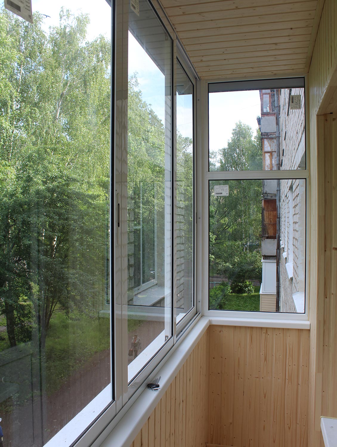 Холодное остекление балкона алюминиевыми рамами в Ярославле