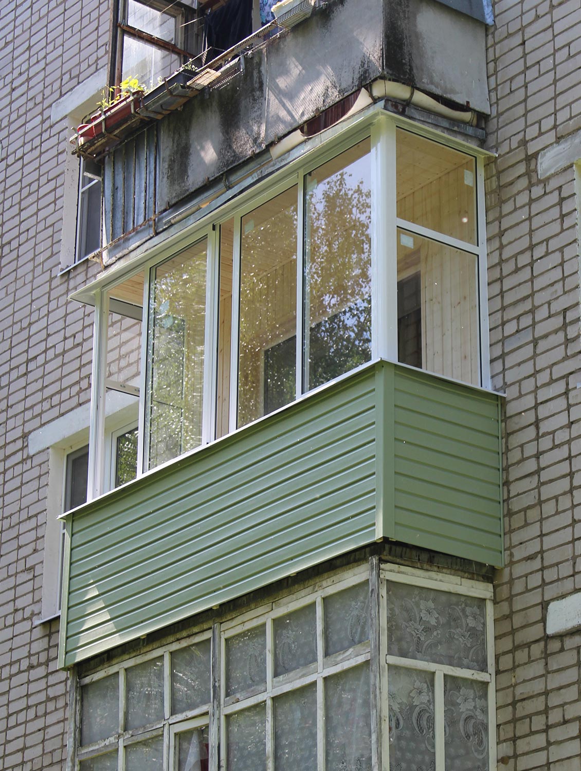 П-образный балкон сайдингом