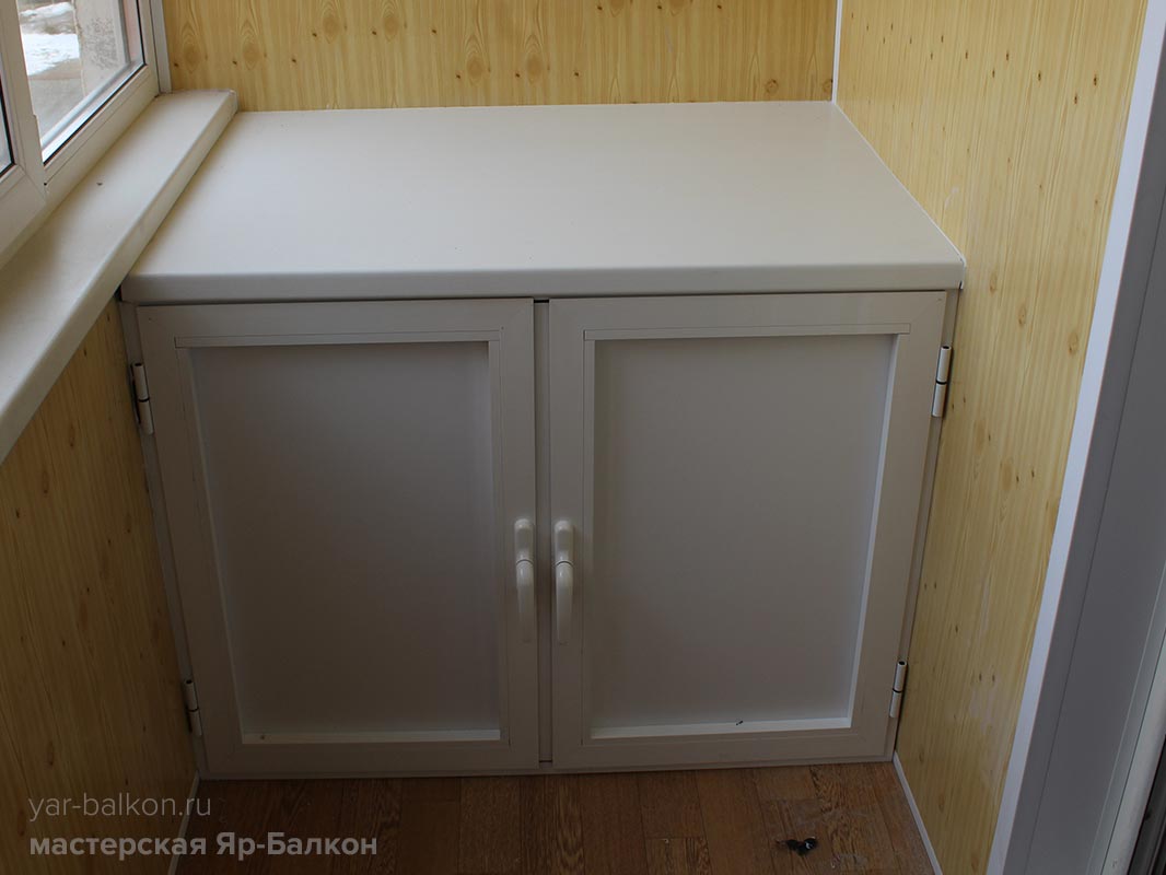 Шкаф-тумба с распашными алюминиевыми дверцами