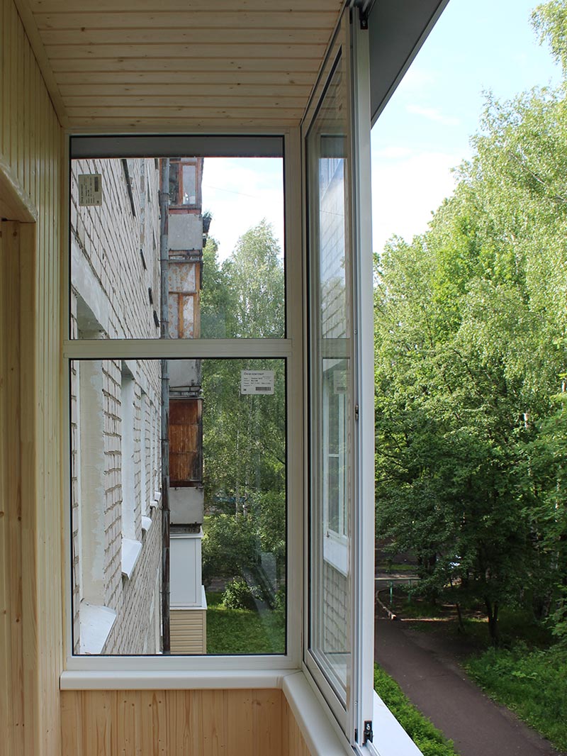 Остекление балкона с крышей Архангельск