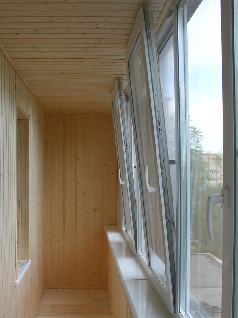 Теплое остекление балконов пластиковыми окнами Melke