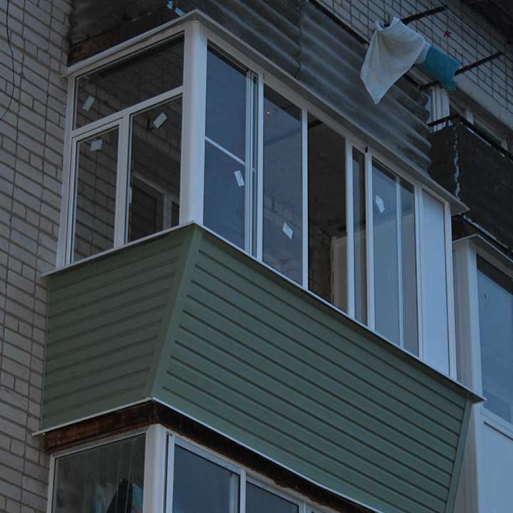 Остекление трехметрового балкона в хрущевке с выносом